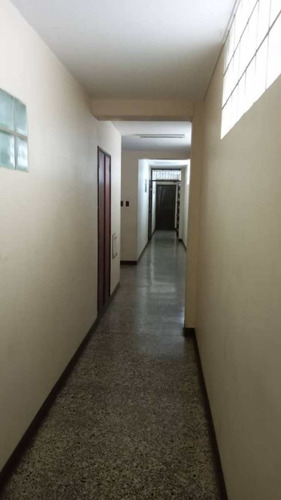 Imagen 12 de 16 de Oficina En Alquiler Centro Al Lado De La Plaza La Concordia Parroquia Santa Teresa 44 Mts