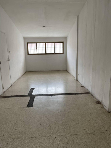 25364 Am* Alquiler Casa - Av. Bolivar Norte Valencia (257 M2)