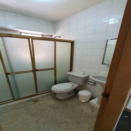 Bello Apartamento De 86 Mtrs2 Con 4 Habitaciones Y 2 Baños Se Vende Ubicado En La Candelaria - Av Universidad