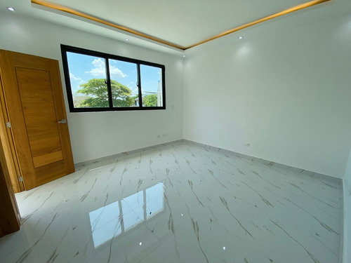 Lujosa Casa De 4 Habitaciones Y 2 Cocinas Con Línea Blanca Incluida De Venta En Villa María!