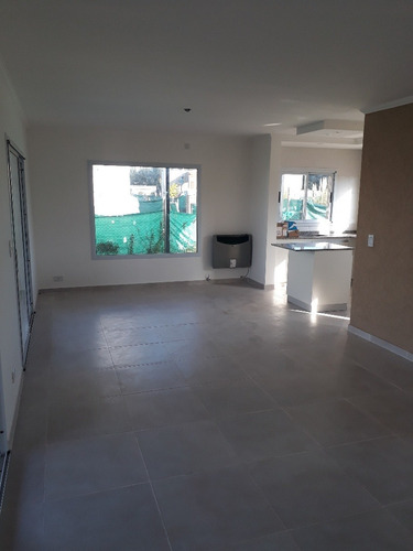 Imagen 8 de 14 de Casa En Santa Ines De Canning! Al Pulmon Verde! Toma Depto!