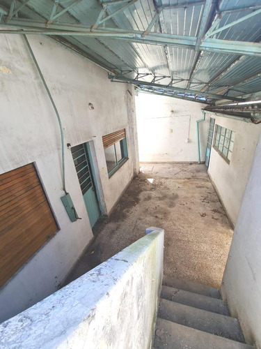 Casa Para Refaccionar Sobre Lote Propio En Monte Castro.