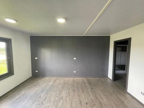 Moderna Y Elegante Casa En Parcela De 5.000 M² En Condominio