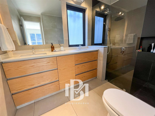 Casa En Venta De 3 Dorm. En Lo Barnechea