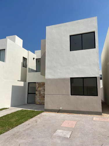 Venta De Casa En Zona Norte, Con 2 Recámaras, Estudio/recáma