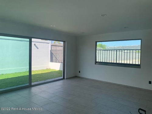 Se Vende Casa Con Preciosos Acabados En La Vista 