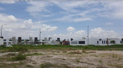 Terreno Comercial En Venta En Pirámides Sobre Avenida Principal