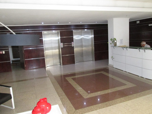 Oficina En Edificio De Nivel Con Servicios