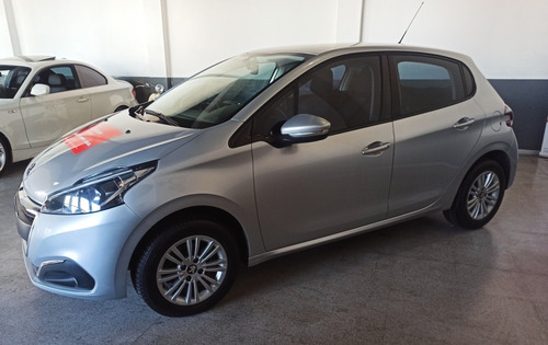 Imagen 5 de 12 de Peugeot 208 Allure