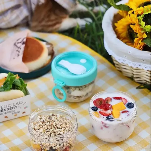 A Envases De Avena Para Toda La Noche Con Tapas Y Cucharas,