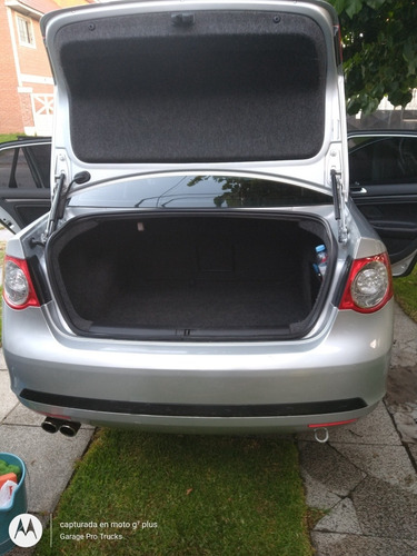 Volkswagen Vento 2.5 Luxury Tiptronic 170cv 2010