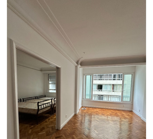 Amplo Apartamento Com Vista Para O Mar Em Copacabana 133 M², 3 Quartos E Conforto Total!