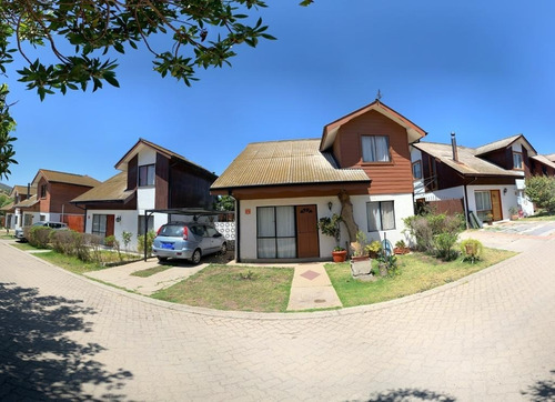 Imagen 1 de 11 de Impecable Casa En Venta De 4 Dormitorios 2 Baños Completos.