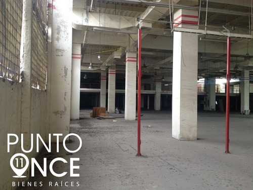 Local Comercial: 6,940 M2 En Center Plazas.
