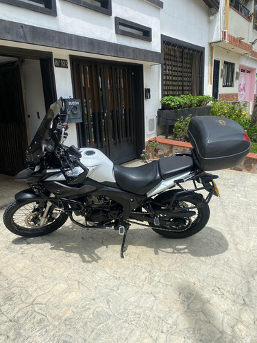 Moto Blanca Y Negra, Apariencia De 8/10, Solo Whatsapp