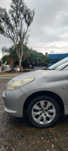 Peugeot 207 Sedan Passion XR 1.4 Flex 8V 4p