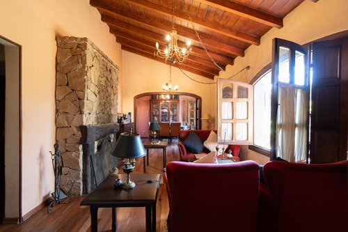 Venta De Casa Estilo Colonial De 600 Mts2 En Ciudad Evita
