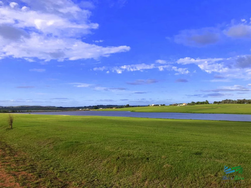 Venta De Terreno Con Gran Superficie En Laguna De Los Cisnes Sobre Ruta Interbalnearia