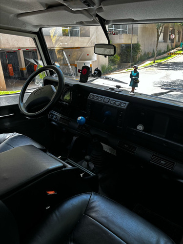 Land Rover Defender 110