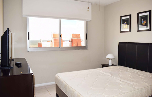 Apto En Venta Piso Alto, Vista Parcial 2 Dorm Punta Del Este