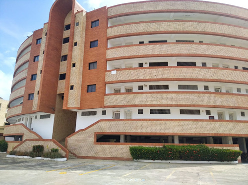 En Venta Apartamento En El Conjunto Residencial Los Roques, Tucacas Estado Falcón - Venezuela / Emer