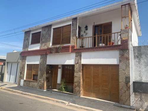 Imagen 2 de 25 de En Venta Casa En 2 Plantas, Ambientes Comodos Y Ventilados.
