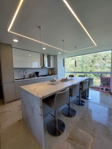 Lorena Inojosa Vende Penthouse Duplex Urb. El Parral. Valen