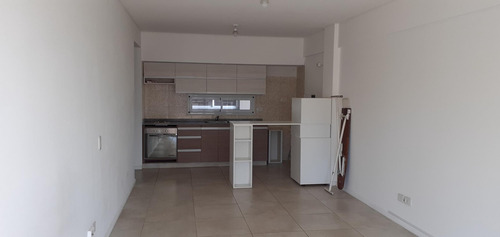 Imagen 4 de 8 de Monoambiente Al Frente Con Balcón Terraza