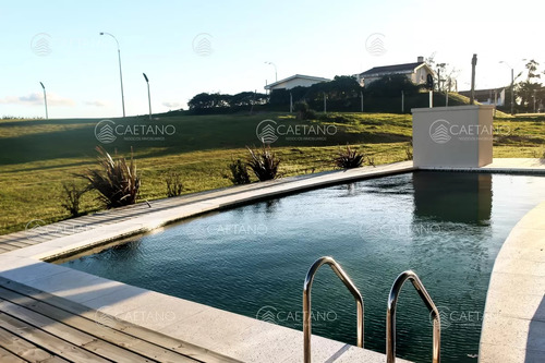 Venta Apartamento 2 Dormitorios. Playa Mansa, Punta Del Este.