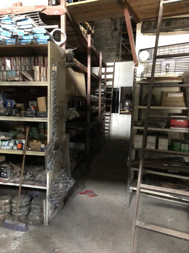 Gran Local Y Galpon Excelente Esquina En Burzaco/ 300m2/ Muy Buena Ubicacion / U$s210.000