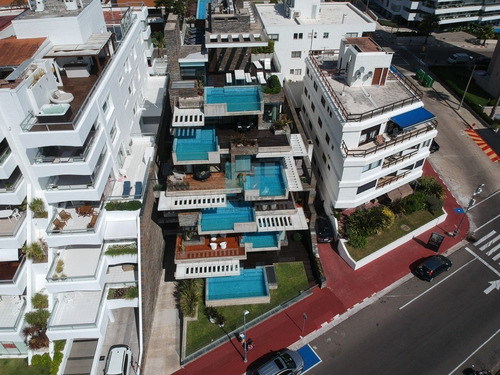 Imagen 3 de 28 de Le Bleu. Pent-house. Frente Al Puerto Con El Diseño De Carlos Ott.- Ref: 8465