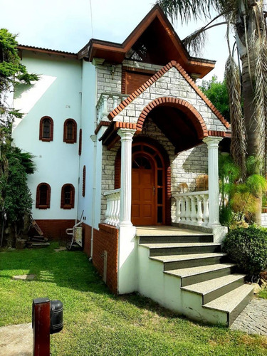 Casa En Alquiler - 5 Dormitorios 4 Baños - 1.400mts2 - Bosques, Florencio Varela