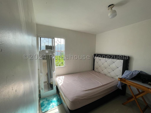 Maria Elena Latouche Te Ofrece En Venta Excelente Penthouse Cuenta Con Pozo Terrazas De San Diego. Mels 24-14795