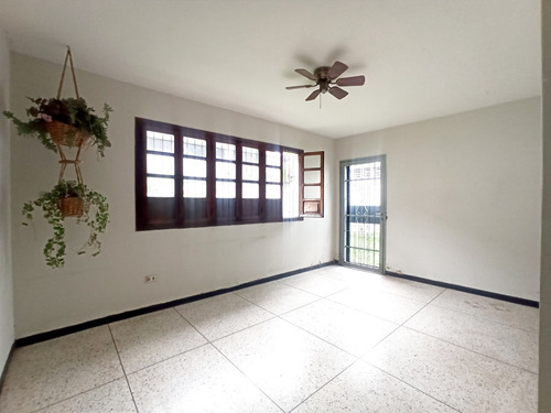 En Alquiler Casa Comercial A Pie De Calle En La Viña Valencia