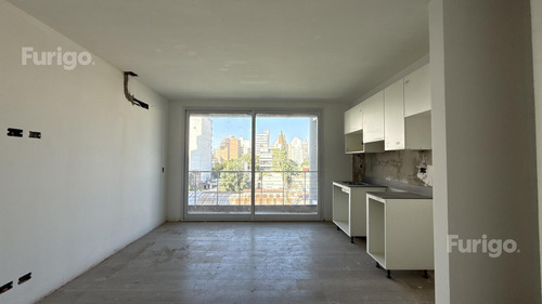 Venta. 1 Dormitorio Con Patio En Zona Tribunales