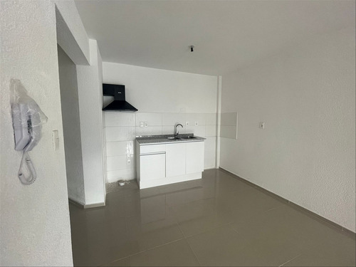 Apartamento En Alquiler Anual - 2 Dormitorios - 2 Baños