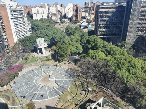 Venta Oficina Con Vista Panorámica A La Plaza Italia