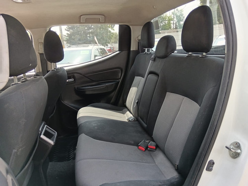 Mitsubishi L200 2.4 Cabina Doble 4x2 Mt