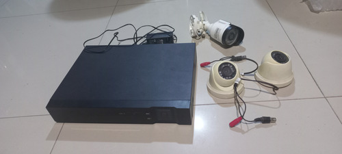 3 Cámaras Análogas Y Dvr Usado Sin Disco (Usado)