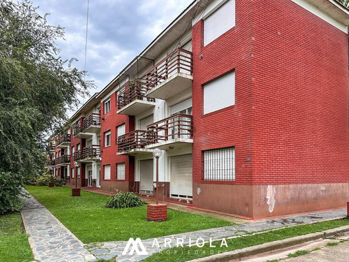 Dpto 3 Amb. En Planta Baja Con Vista Al Parque. Zona Estrada.