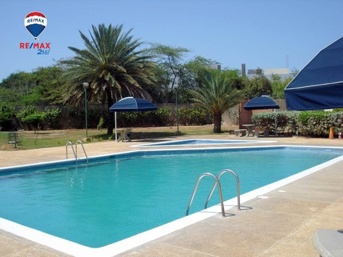 Imagen 7 de 8 de Re/max 2mil Vende Práctico Y Confortable Townhouse En El Valle - Isla De Margarita