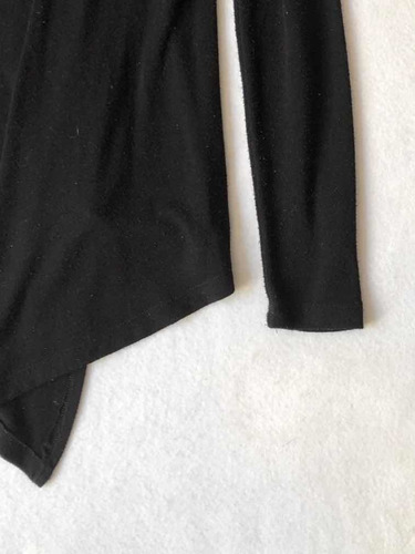 Sueter Negro Liso Ligero Con Vuelo (Usado)