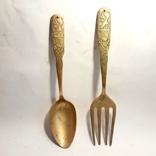 Antiguo Adorno Cuchara Y Tenedor De Bronce Para Colgar Dorado (Usado)