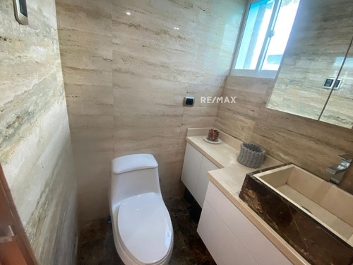 Re/max 2mil Alquila, Townhouse, Urbanización Vistamar, Maneiro, Isla De Margarita.