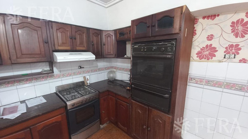 Imagen 6 de 30 de Venta Casa 5 Ambientes Con Cochera, Fondo Con Piscina Y Quincho En Quilmes (30689)