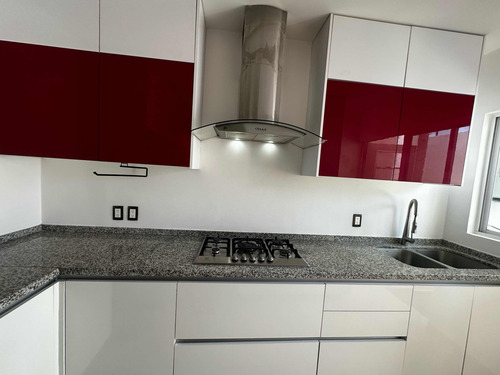 Venta Céntrica Con 5 R Y 4 B Roof Garden Y Alberca