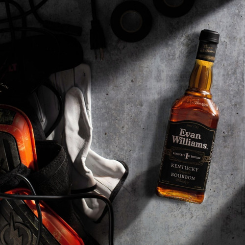 Imagen 4 de 10 de Whisky Evan Williams Kentucky Black Bourbon 750ml.