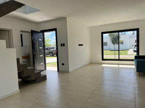 Venta Casa A Estrenar 2 Dormitorios 1 En Suite