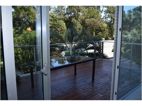 Apartamento En Brava, 3 Dormitorios *- Ref: 2566