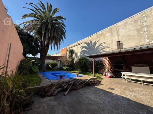 Casa En Altos De 3 Amb Con Quincho, Piscina Galpón/local Sótano.